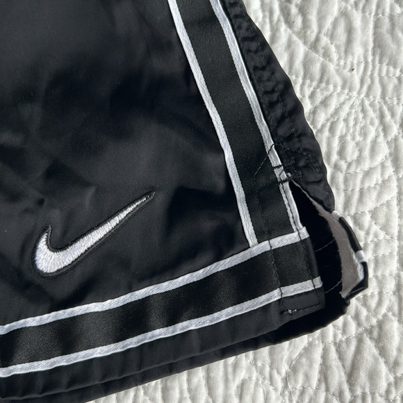 Vintage Nike basketball shorts – Fitz women’s size extra small, small - Picture 7 of 10